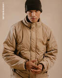 「NEW ERA BLACK LABELからバーシティジャケット＆パフジャケットが登場！ブラック、ベーシック／シンプルの2色がラインナップ」の画像1