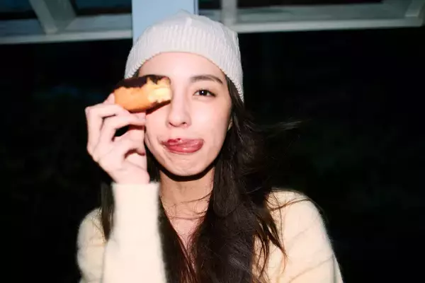 「柳ゆり菜がバスタブで入浴中の秘蔵カットを披露！最後の写真集『女っぷり』からアザーカットが解禁」の画像