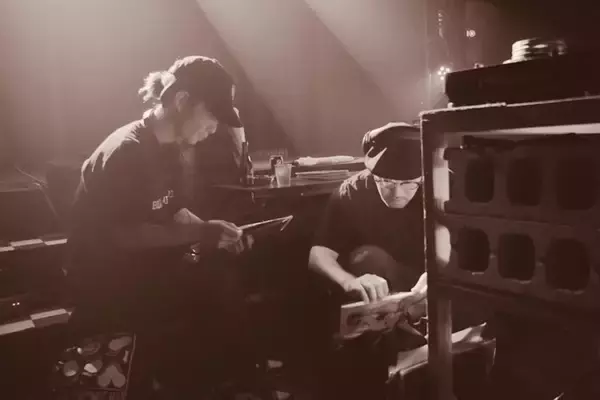 「RHYME＆Bの福岡のDJ YMGとの新作MixCD『TWO LIGHTⅡ』がリリース決定！」の画像