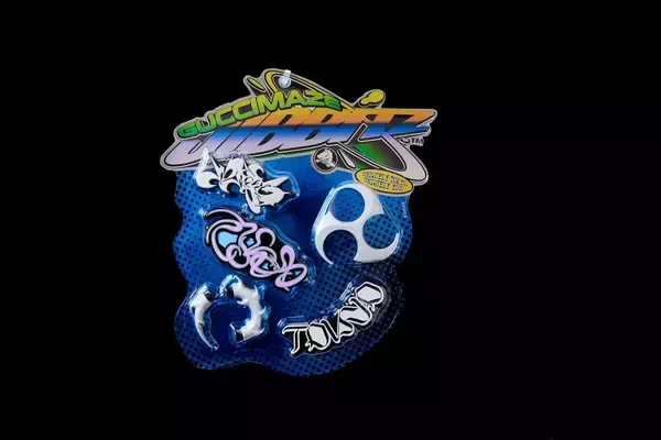 「crocsとGUCCIMAZEのコラボシビッツチャーム『GUCCIMAZE® JIBBITZ TOKYO』が発売決定！」の画像