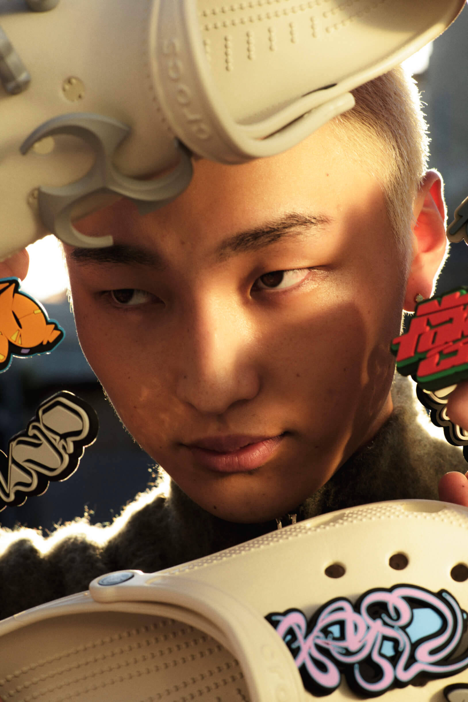 crocsとGUCCIMAZEのコラボシビッツチャーム『GUCCIMAZE® JIBBITZ TOKYO』が発売決定！