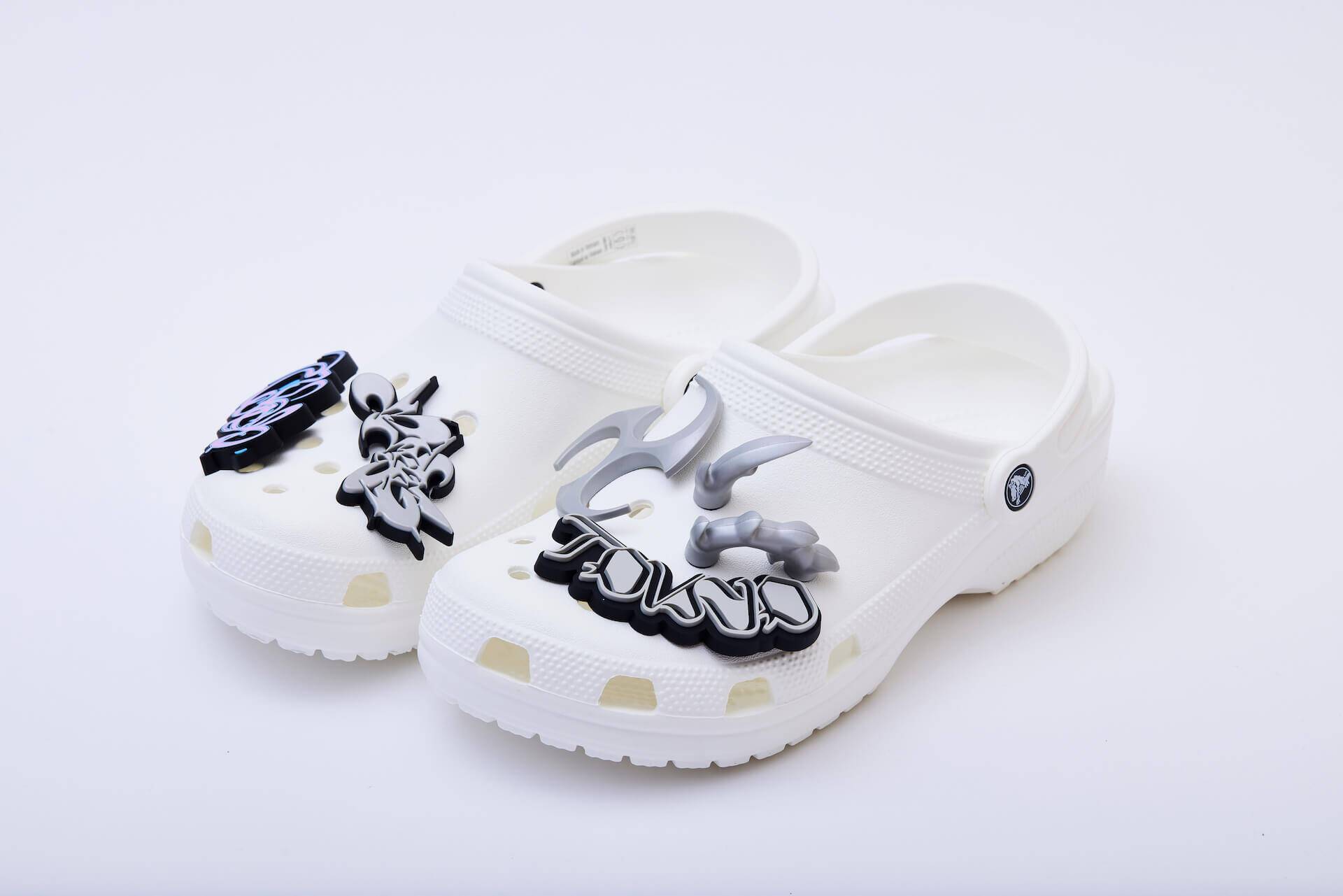 crocsとGUCCIMAZEのコラボシビッツチャーム『GUCCIMAZE® JIBBITZ TOKYO』が発売決定！