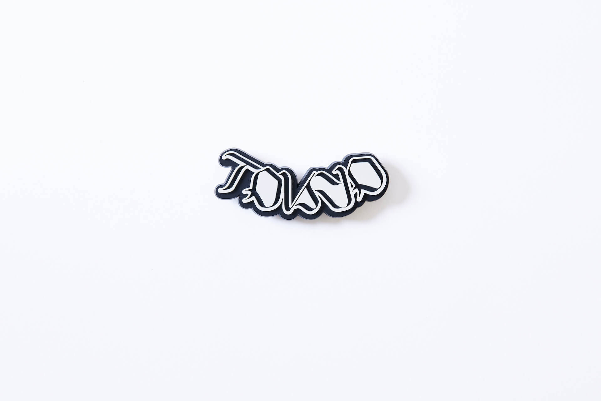 crocsとGUCCIMAZEのコラボシビッツチャーム『GUCCIMAZE® JIBBITZ TOKYO』が発売決定！