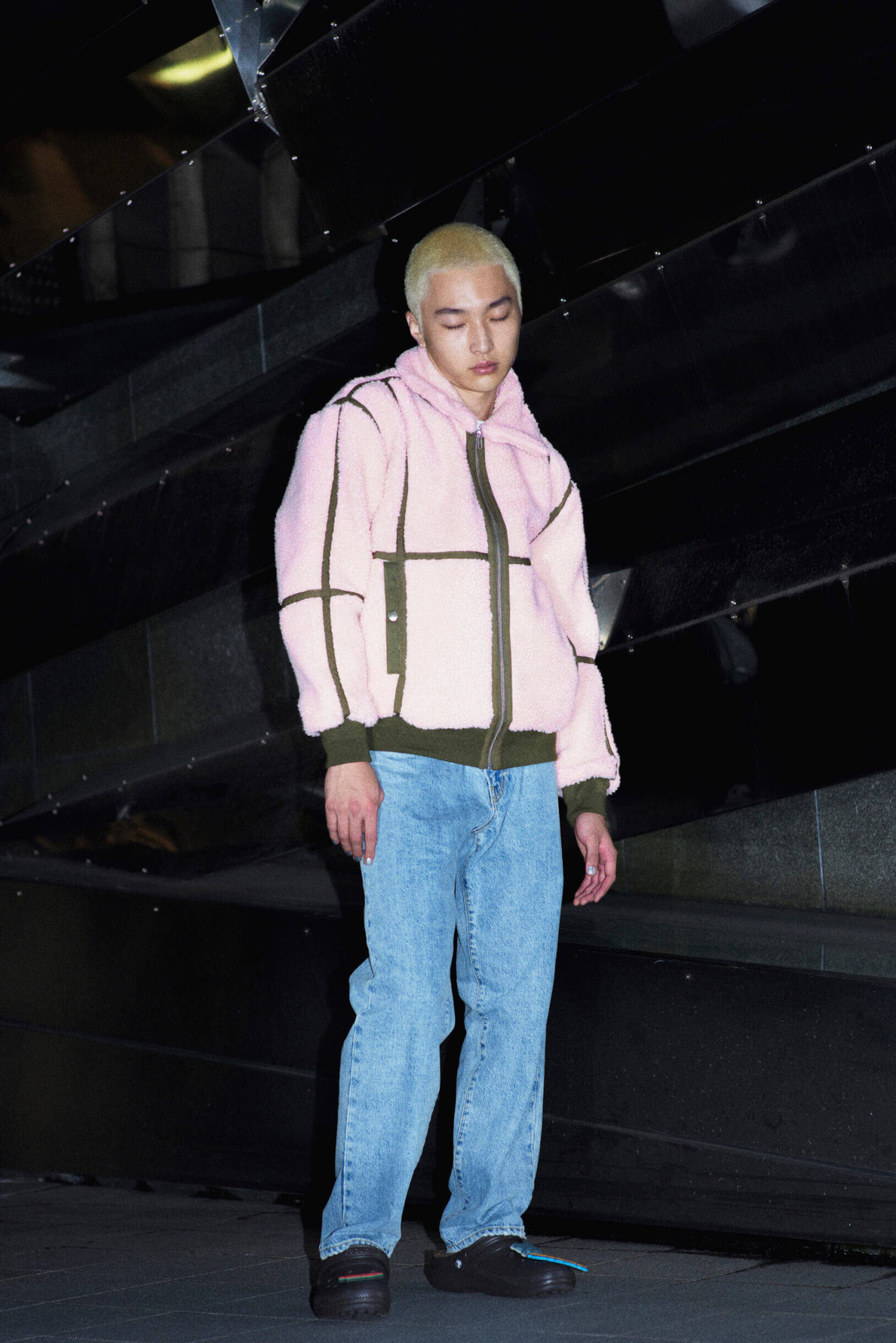 crocsとGUCCIMAZEのコラボシビッツチャーム『GUCCIMAZE® JIBBITZ TOKYO』が発売決定！