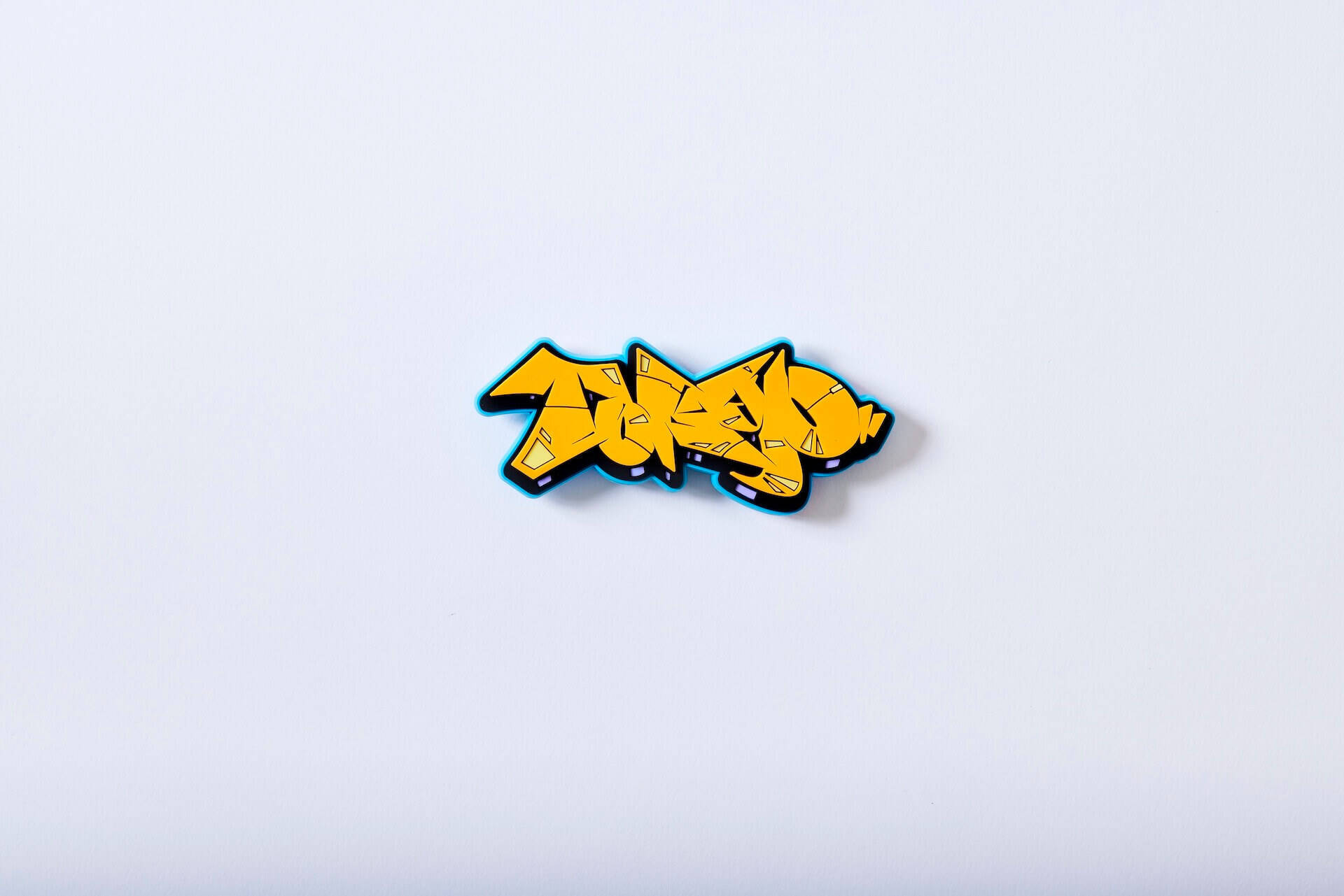 crocsとGUCCIMAZEのコラボシビッツチャーム『GUCCIMAZE® JIBBITZ TOKYO』が発売決定！