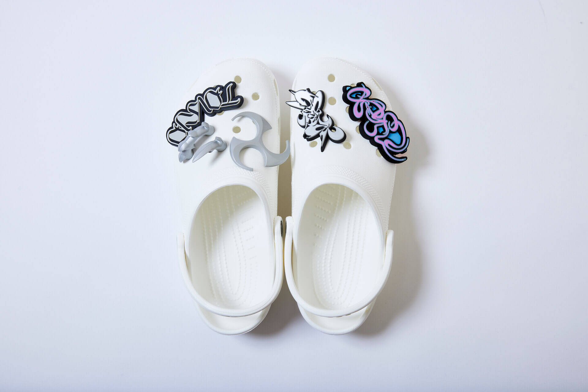 crocsとGUCCIMAZEのコラボシビッツチャーム『GUCCIMAZE® JIBBITZ TOKYO』が発売決定！