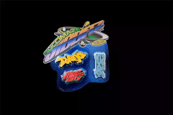 「crocsとGUCCIMAZEのコラボシビッツチャーム『GUCCIMAZE® JIBBITZ TOKYO』が発売決定！」の画像