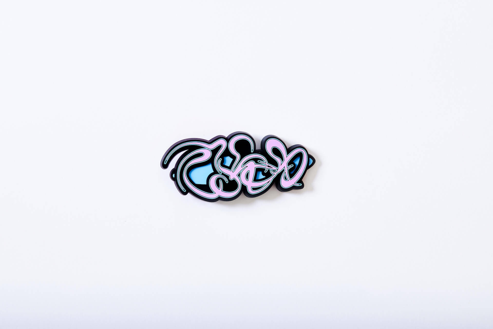 crocsとGUCCIMAZEのコラボシビッツチャーム『GUCCIMAZE® JIBBITZ TOKYO』が発売決定！