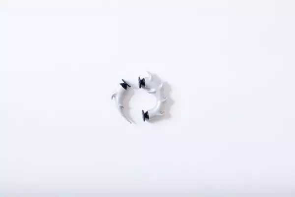 「crocsとGUCCIMAZEのコラボシビッツチャーム『GUCCIMAZE® JIBBITZ TOKYO』が発売決定！」の画像