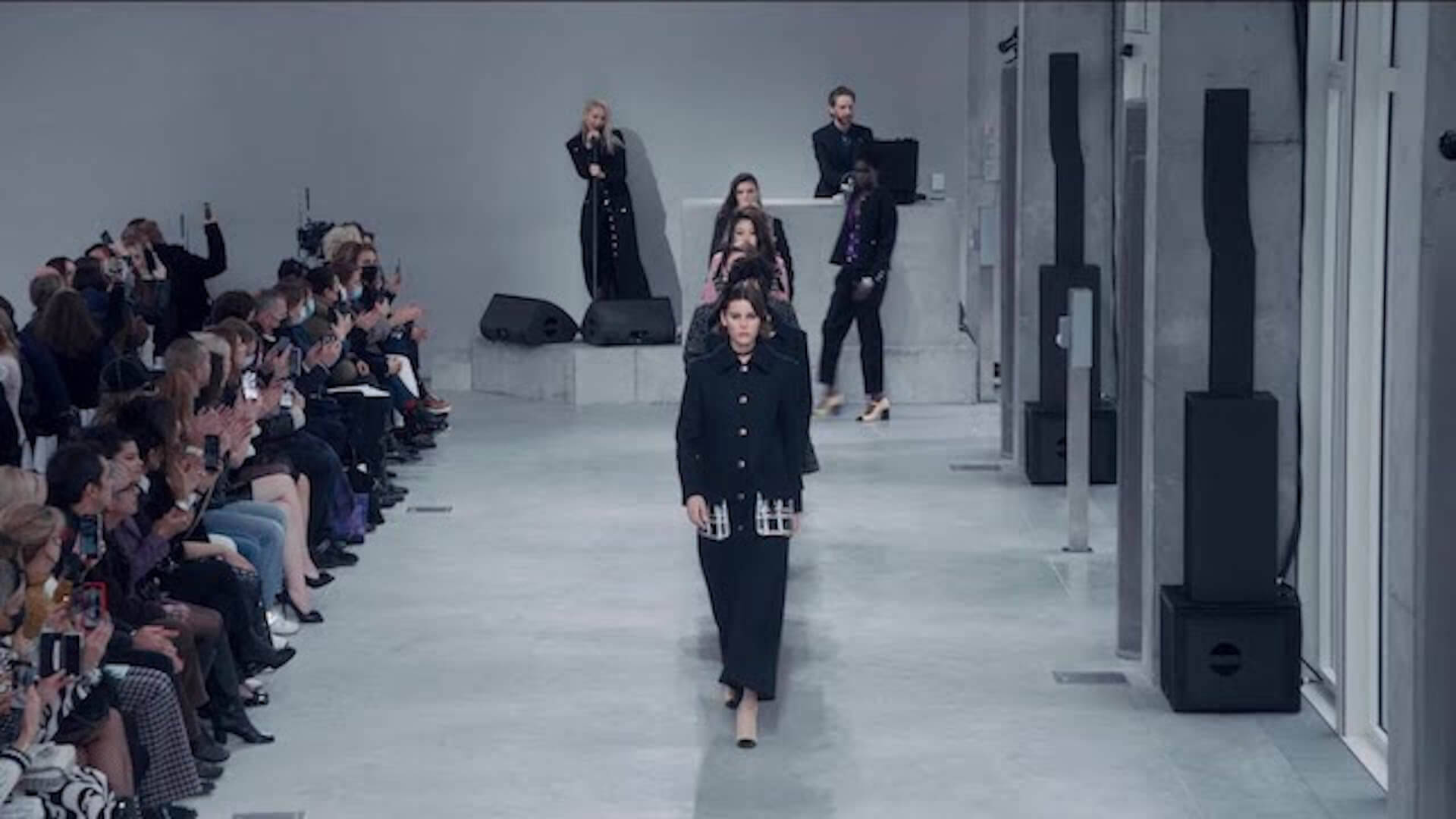 シャネル2021／22年メティエダールコレクションショーの映像が公開！Daniel Lopatinが音楽を担当