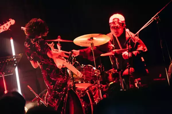 「ライブレポート： Rei、ブルーノート東京で繰り広げられた白熱のジャムセッション ＜JAM！ JAM！ JAM！＞」の画像