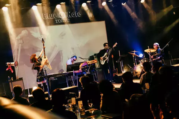 ライブレポート： Rei、ブルーノート東京で繰り広げられた白熱のジャムセッション ＜JAM！ JAM！ JAM！＞