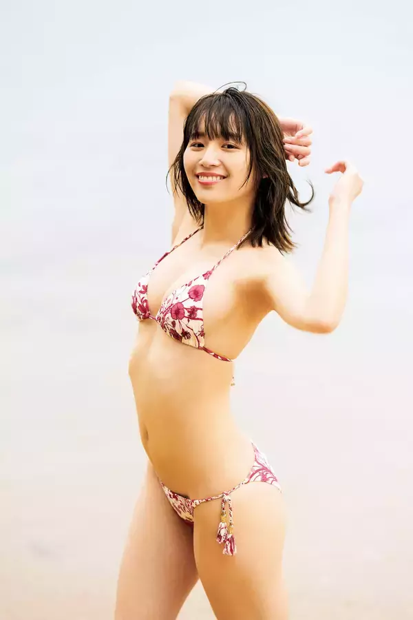 「浅川梨奈、圧巻の“脱ぎっぷり”｜3年ぶり写真集で過去最大露出（コメントあり）」の画像