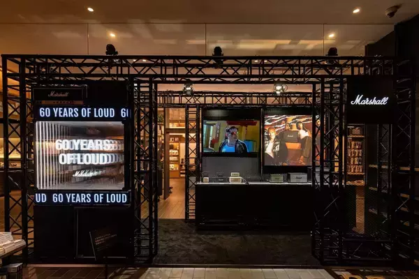老舗オーディオメーカー・Marshallの60周年を記念した特別ブースが二子玉川 蔦屋家電にて展開中｜象徴的なブランドデザインを踏襲したスピーカーやヘッドホンが勢揃い