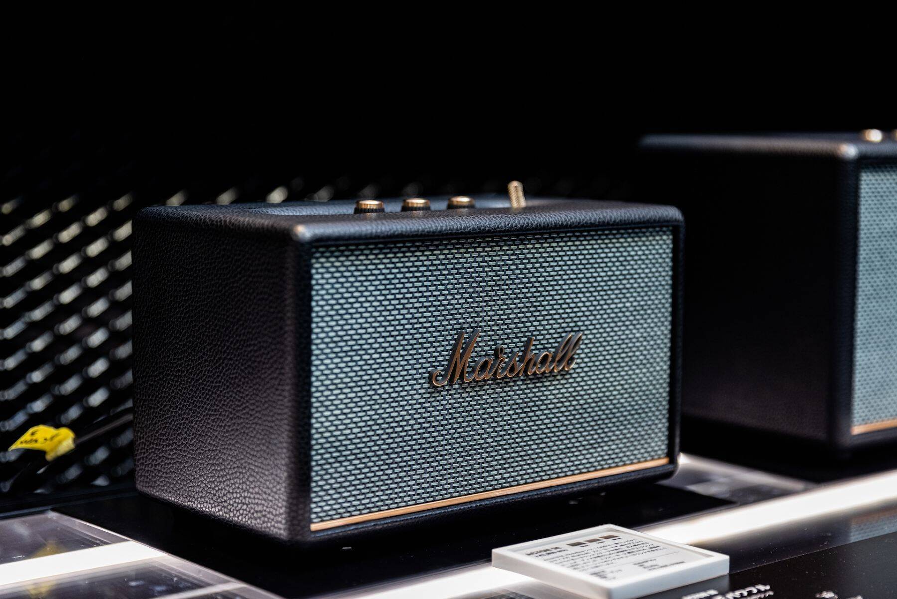 老舗オーディオメーカー・Marshallの60周年を記念した特別ブースが二子玉川 蔦屋家電にて展開中｜象徴的なブランドデザインを踏襲したスピーカーやヘッドホンが勢揃い