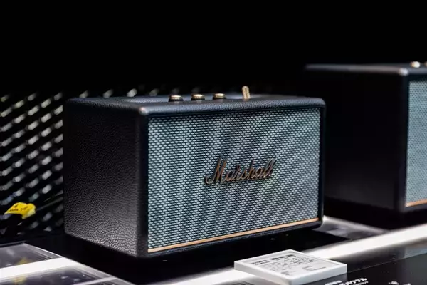 「老舗オーディオメーカー・Marshallの60周年を記念した特別ブースが二子玉川 蔦屋家電にて展開中｜象徴的なブランドデザインを踏襲したスピーカーやヘッドホンが勢揃い」の画像