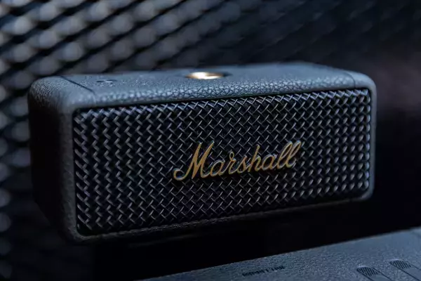 「老舗オーディオメーカー・Marshallの60周年を記念した特別ブースが二子玉川 蔦屋家電にて展開中｜象徴的なブランドデザインを踏襲したスピーカーやヘッドホンが勢揃い」の画像