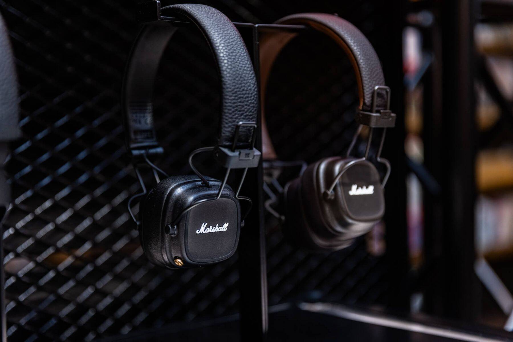 老舗オーディオメーカー・Marshallの60周年を記念した特別ブースが二子玉川 蔦屋家電にて展開中｜象徴的なブランドデザインを踏襲したスピーカーやヘッドホンが勢揃い