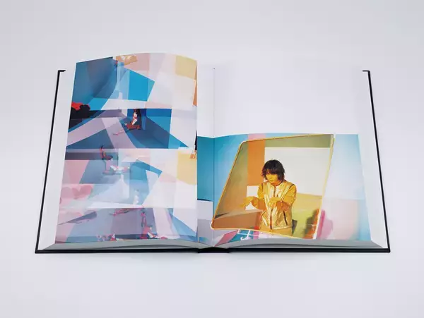 「奥山由之のクライアントワークをまとめた写真集『BEST BEFORE』が発売決定！米津玄師の推薦コメントが到着」の画像