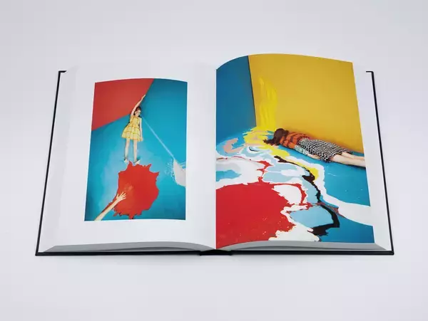 「奥山由之のクライアントワークをまとめた写真集『BEST BEFORE』が発売決定！米津玄師の推薦コメントが到着」の画像