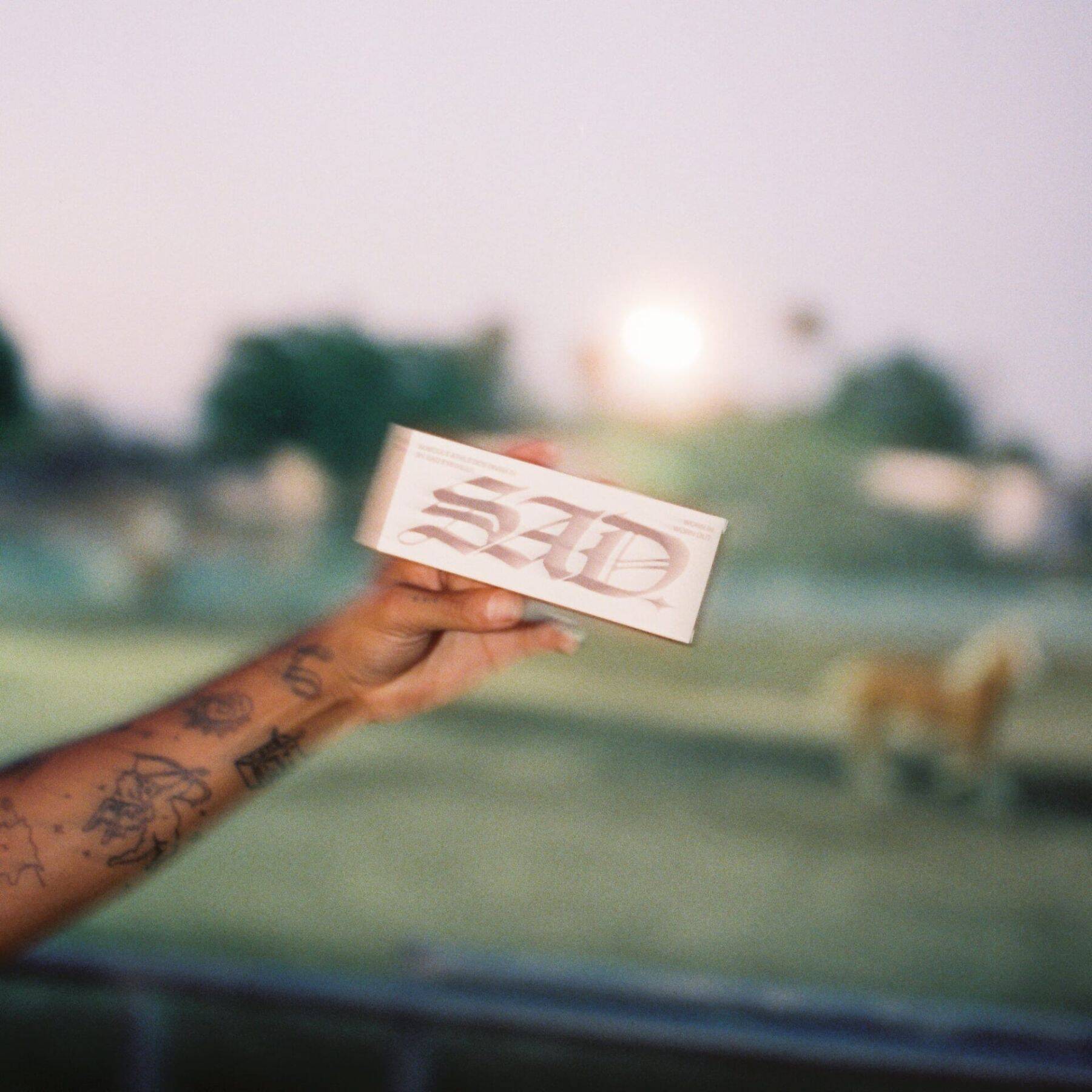 米カリフォルニア州オレンジカウンティ発のアイウェアブランド〈SAD〉から新作モデルが登場