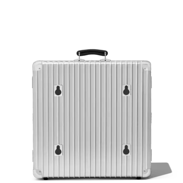 「「RIMOWA」がダーツボードケースを発売 | 米俳優のウォルトン・ゴギンズを起用したキャンペーンムービーも公開」の画像