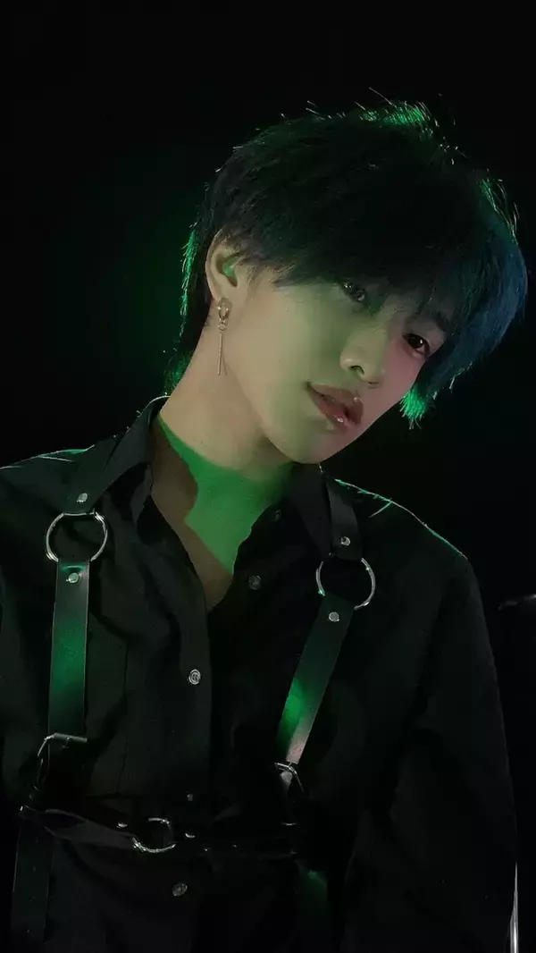 「フォロワー数600万人超えのTikTokクリエイター・おおしましゅんが初のフォトエッセイを発売！円形脱毛症の過去を告白」の画像