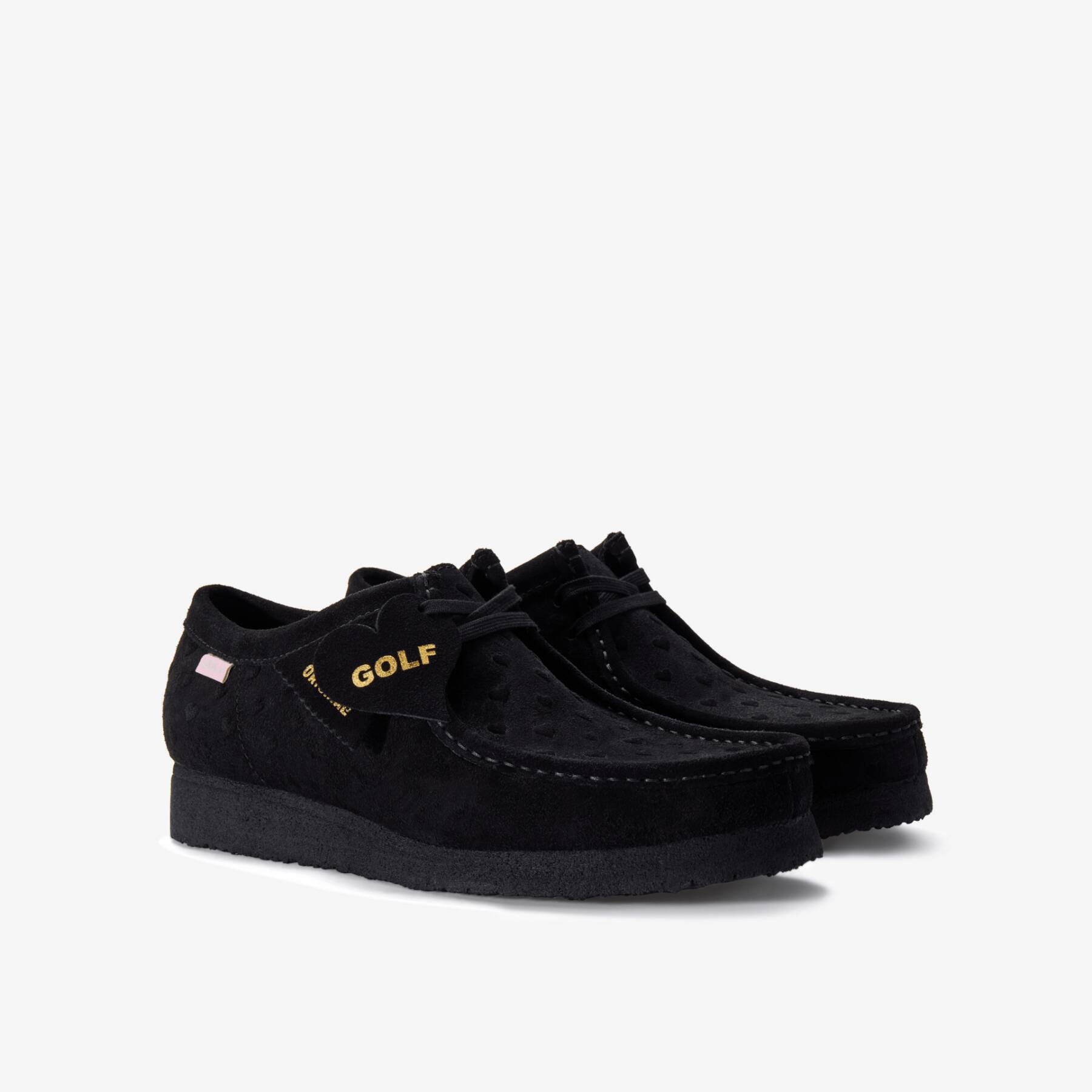 〈Clarks Originals〉がバレンタインらしいディテールを添えた〈GOLF WANG〉とのコラボ第2弾を発表