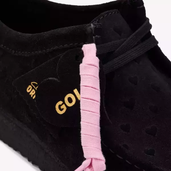 「〈Clarks Originals〉がバレンタインらしいディテールを添えた〈GOLF WANG〉とのコラボ第2弾を発表」の画像