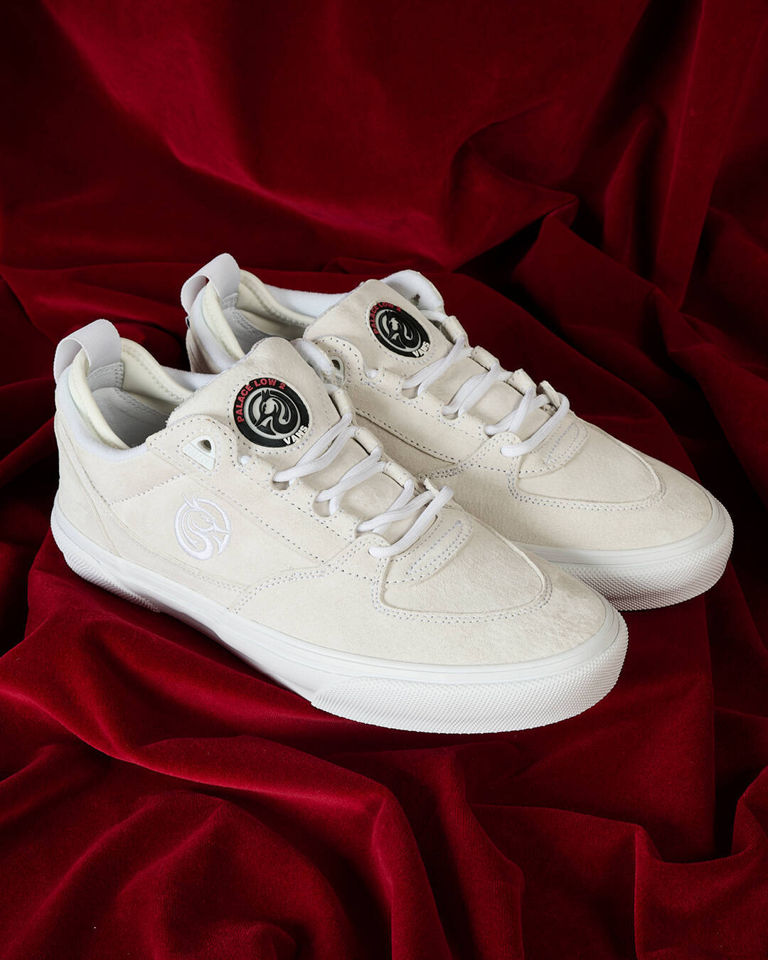 〈Vans〉が〈PALACE SKATEBOARDS〉との最新コラボモデル Vans Low 2 by PALACEを発売
