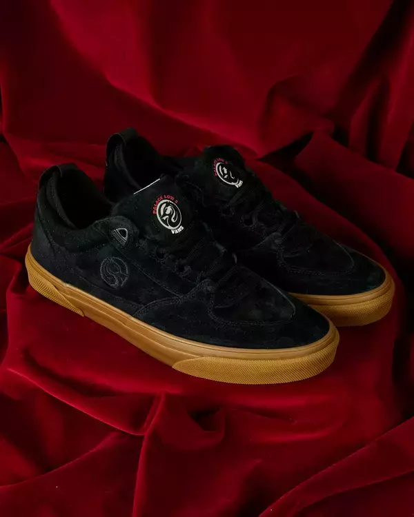 「〈Vans〉が〈PALACE SKATEBOARDS〉との最新コラボモデル Vans Low 2 by PALACEを発売」の画像