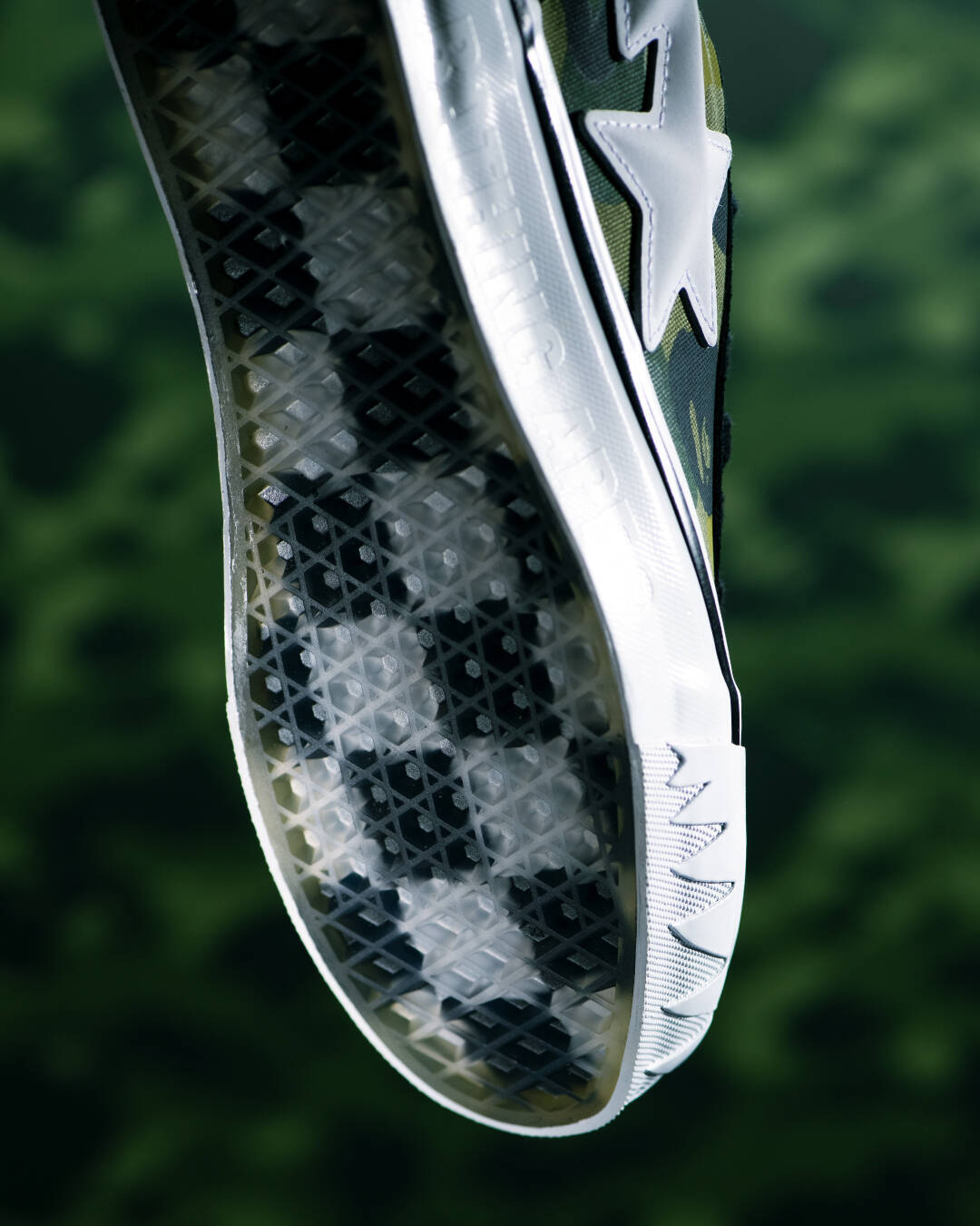 〈A BATHING APE®︎〉が〈Vans〉との最新コラボレーションを発表