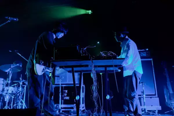 「「何かがおかしい」──OGRE YOU ASSHOLE、2023年3月18日東京ワンマンライブの違和感を言語化する」の画像