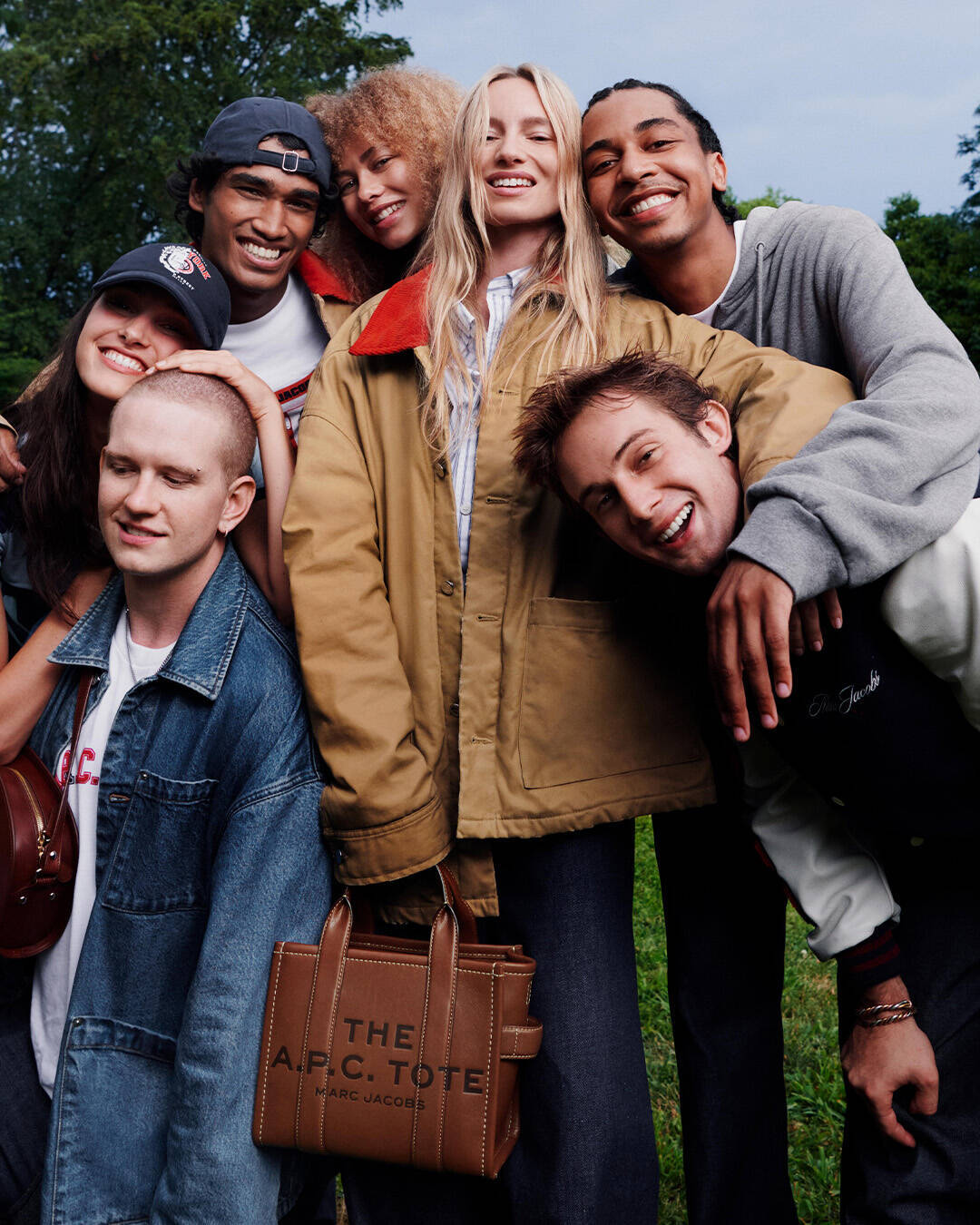 〈Marc Jacobs〉と〈A.P.C.〉による最新カプセルコレクションが発売