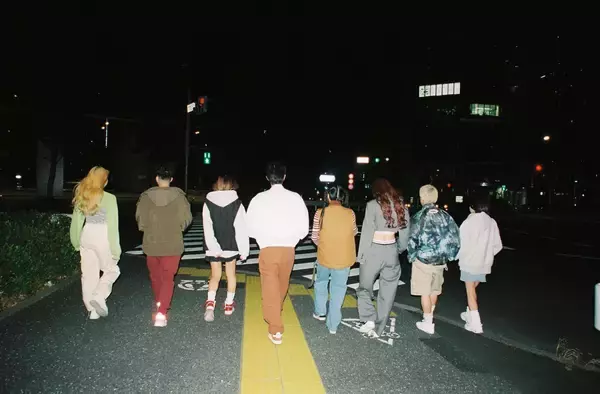 「わたしたちのためのグループ──新生lyrical school、インタビュー＆「NEW WORLD」レビュー」の画像