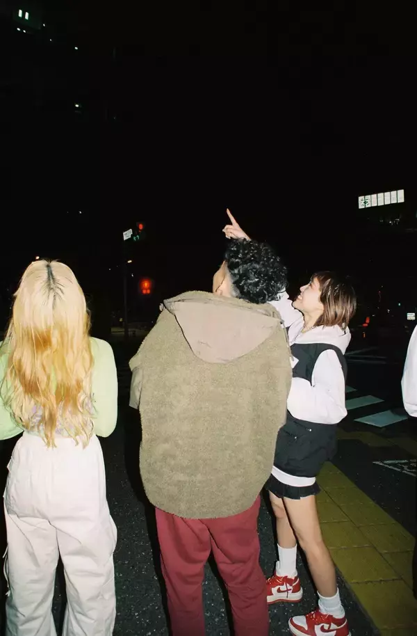 「わたしたちのためのグループ──新生lyrical school、インタビュー＆「NEW WORLD」レビュー」の画像