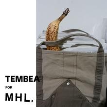 〈MHL.〉が日本のバッグブランド〈TEMBEA〉とのコラボレーションを発表
