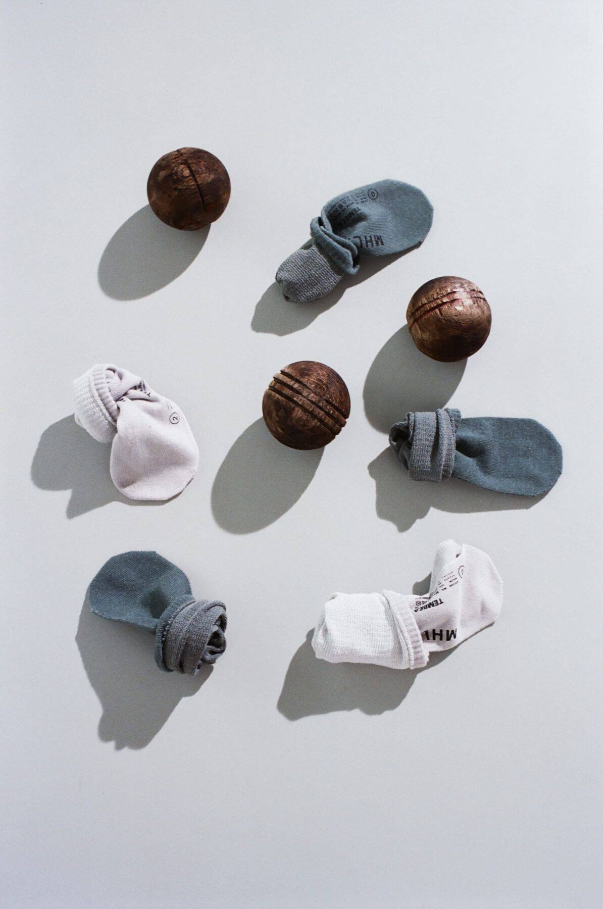 〈MHL.〉が日本のバッグブランド〈TEMBEA〉とのコラボレーションを発表