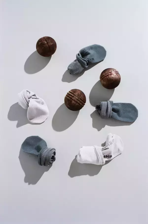 「〈MHL.〉が日本のバッグブランド〈TEMBEA〉とのコラボレーションを発表」の画像