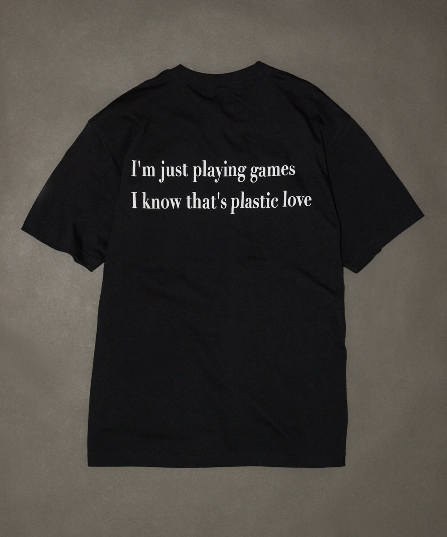 〈JOURNAL STANDARD〉が1980年代の竹内まりやのポートレートに焦点を当てたコラボTシャツを発表