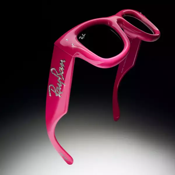 「エイサップ・ロッキー x〈レイバン〉によるクリスタルとダイヤモンドを纏った新コレクションが登場」の画像