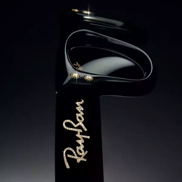 「エイサップ・ロッキー x〈レイバン〉によるクリスタルとダイヤモンドを纏った新コレクションが登場」の画像