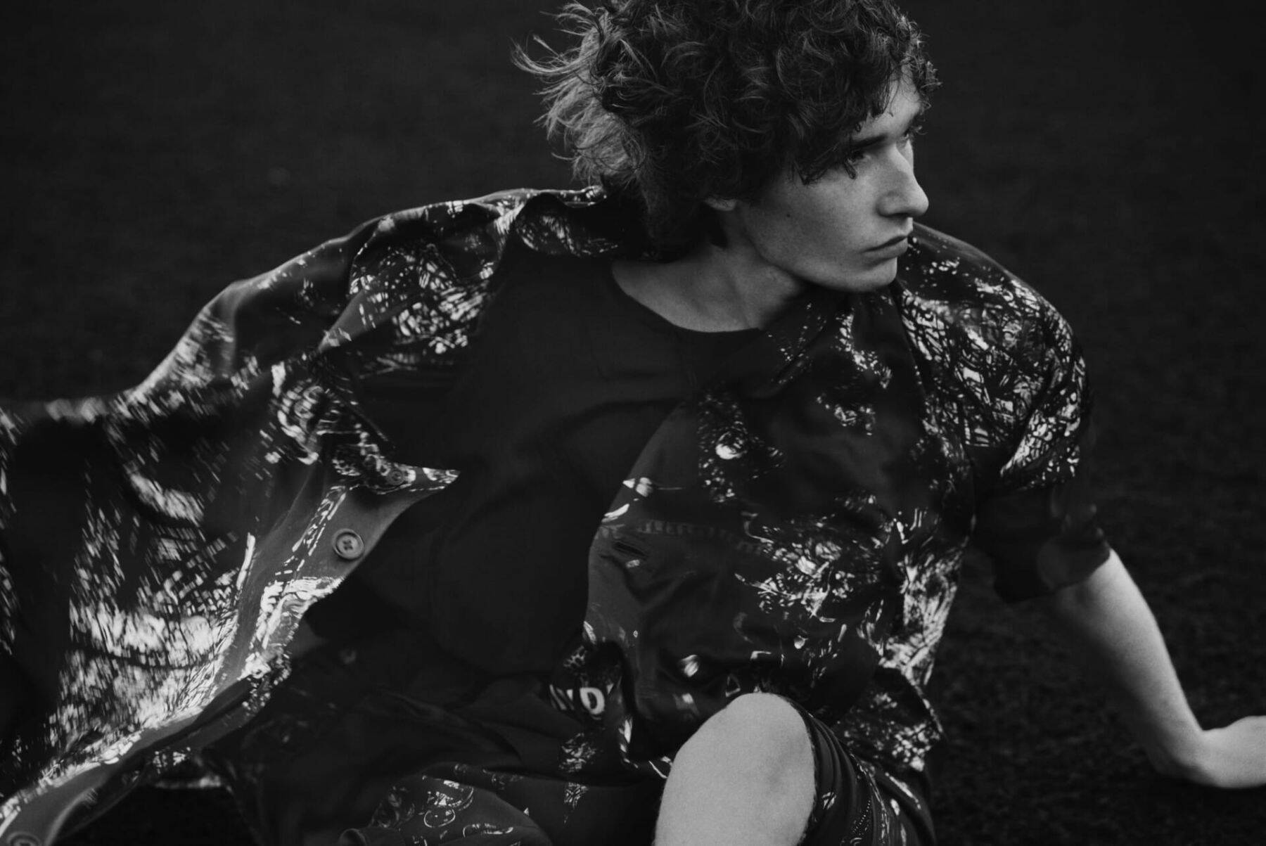 〈Yohji Yamamoto POUR HOMME〉が2026年春夏コレクションを発売