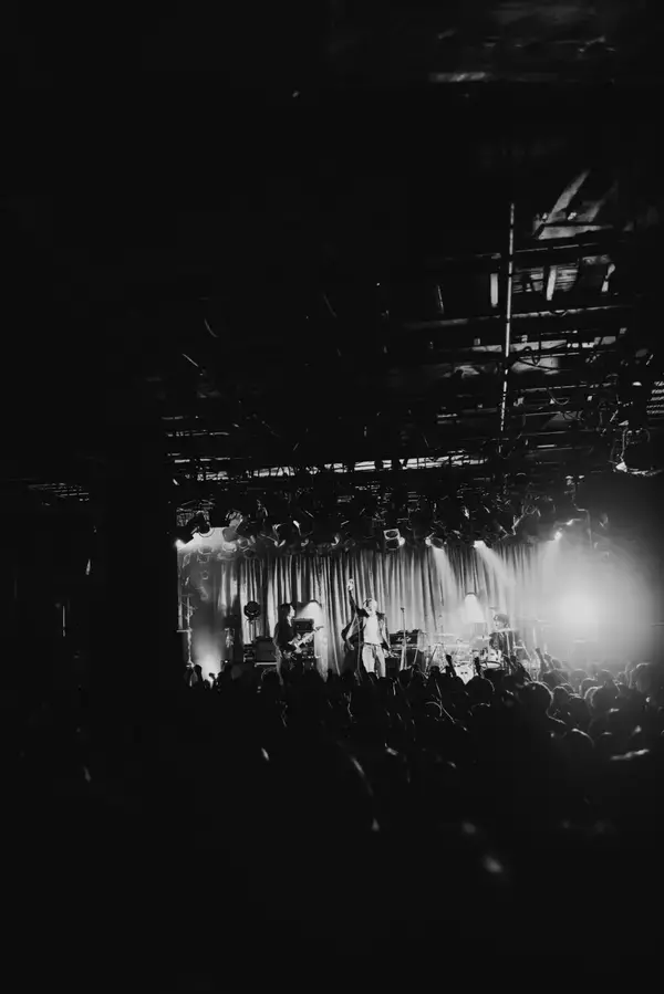 「LET ME KNOW、初のアルバムツアーで掴んだ“自分たちらしいライブ”｜『Still Romance』から『Re: Still Romance』へ」の画像