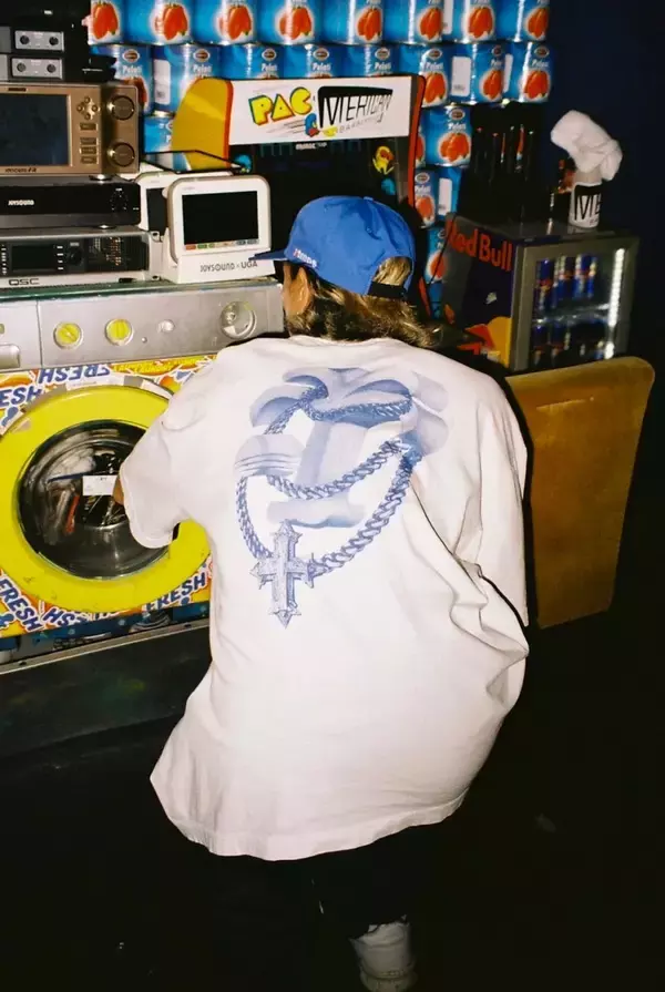 「ブレイクダンサー／アーティストのGANDHIによる個展がatmos千駄ヶ谷店にて開催｜atmos、TOPROC DRESSとのコラボアイテムも発表」の画像