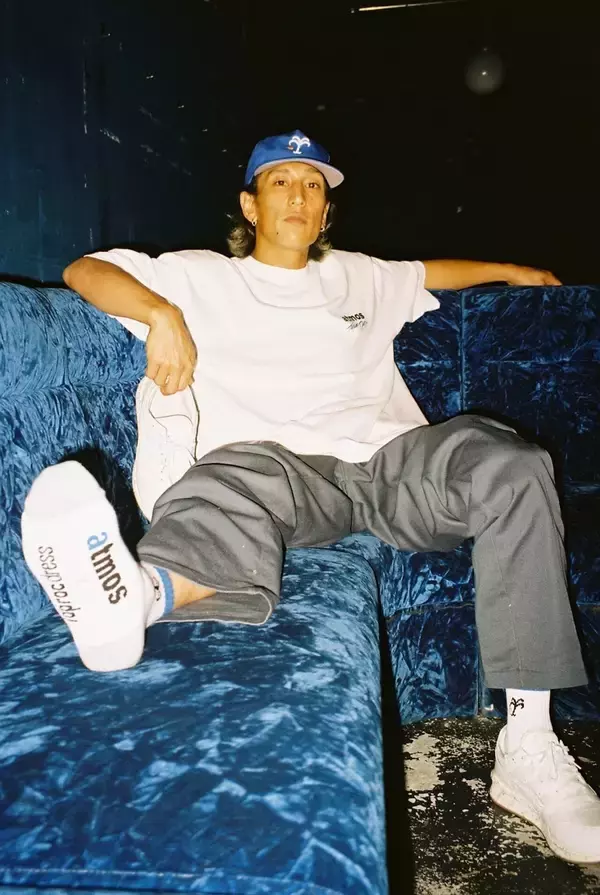 「ブレイクダンサー／アーティストのGANDHIによる個展がatmos千駄ヶ谷店にて開催｜atmos、TOPROC DRESSとのコラボアイテムも発表」の画像