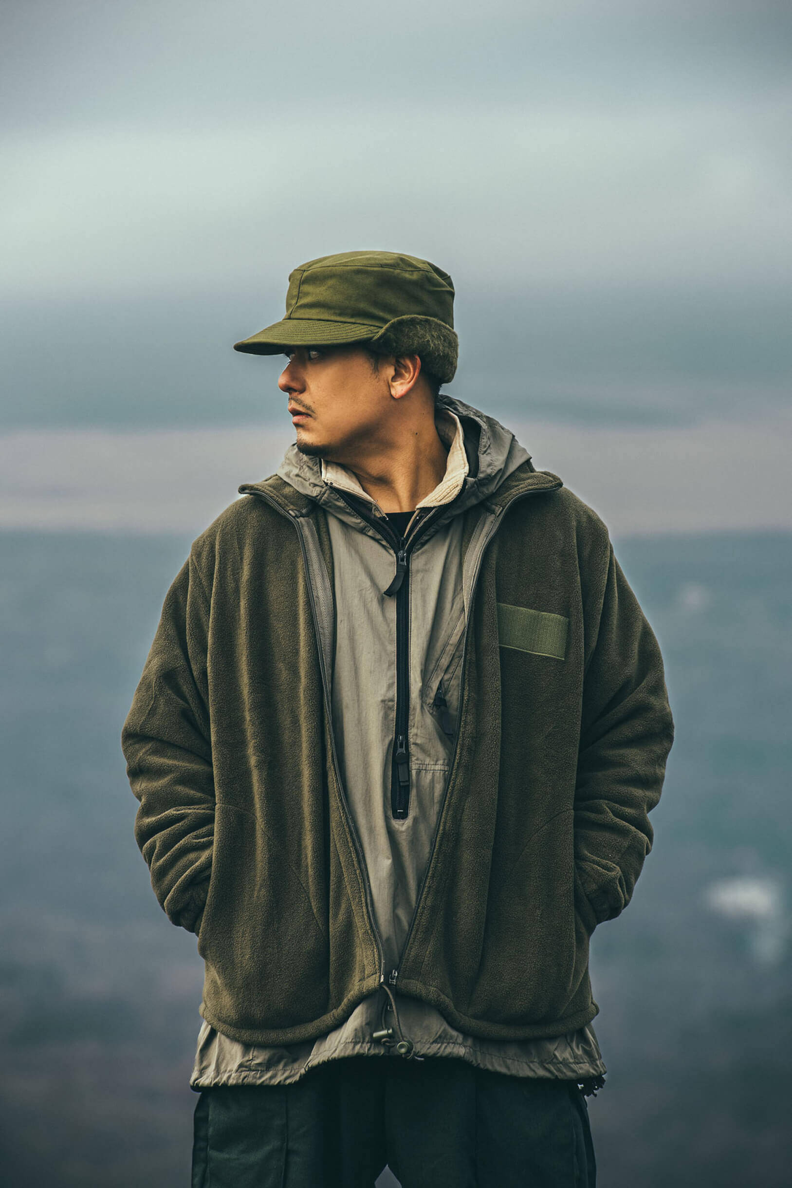 OZROSAURUS、ZORNが客演＆EVISBEATSプロデュースの新曲「Rewind」MVを公開｜映像監督はスタジオ石