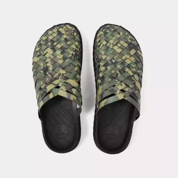 「〈HUF〉が米カリフォルニア発のフットウェアブランド〈Malibu Sandals〉との初となるコラボレーションを発表」の画像