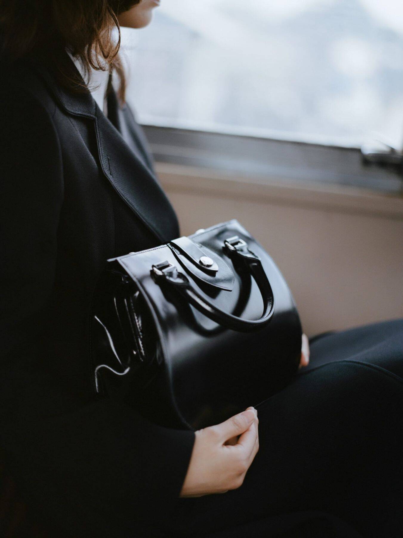 〈PORTER〉が“バスガール”をテーマにした新作バッグシリーズ “BUS GIRL”を発売