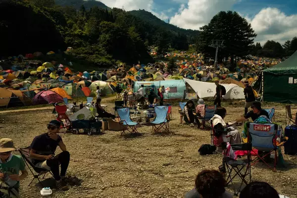 「HOW TO フジロック2026： 音楽だけじゃない。 苗場を味わい尽くすフェスごはんガイド」の画像